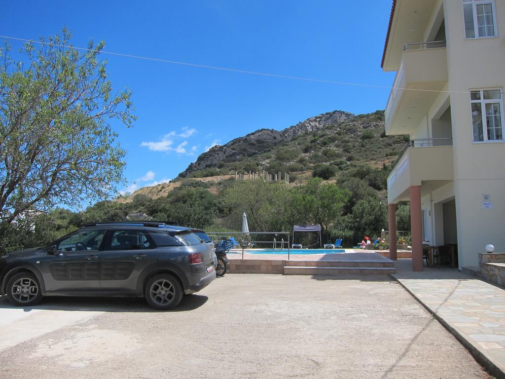 Stelios Apartments Istro Ngoại thất bức ảnh